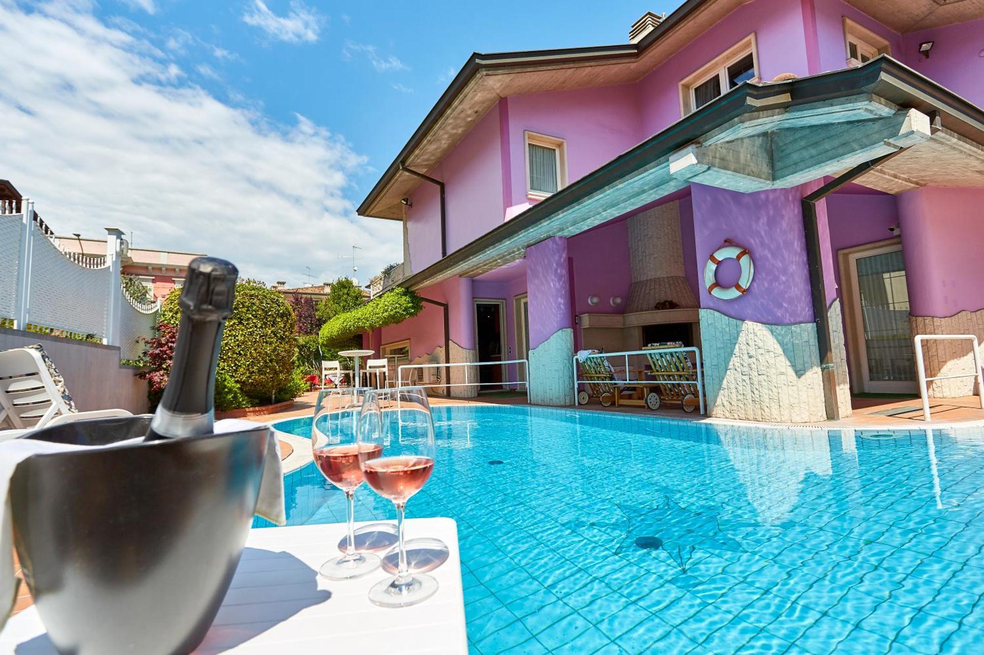 Attico Open Space - Piscina A 400 Mt Desenzano del Garda Eksteriør billede